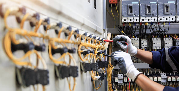 Professional Electrician technician working in Apple Valley, OH